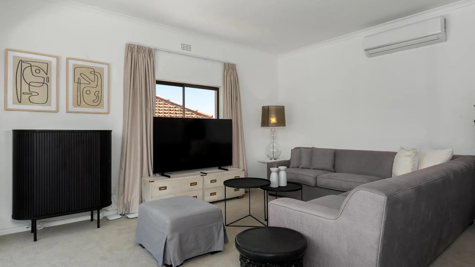 Apartment Sea Point Bliss - Access To Beach & Saunders Pool Cape Town South Africa