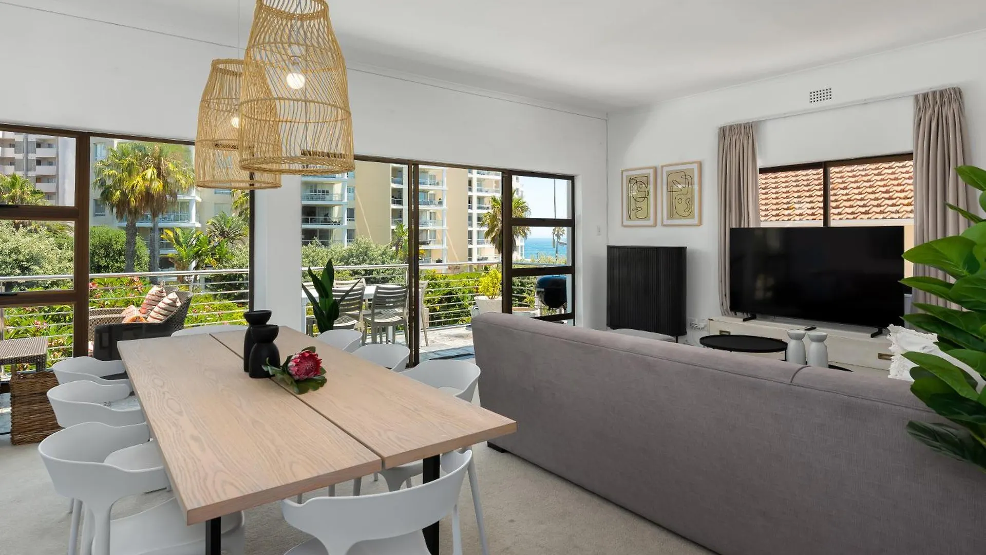 Apartment Sea Point Bliss - Access To Beach & Saunders Pool Cape Town South Africa
